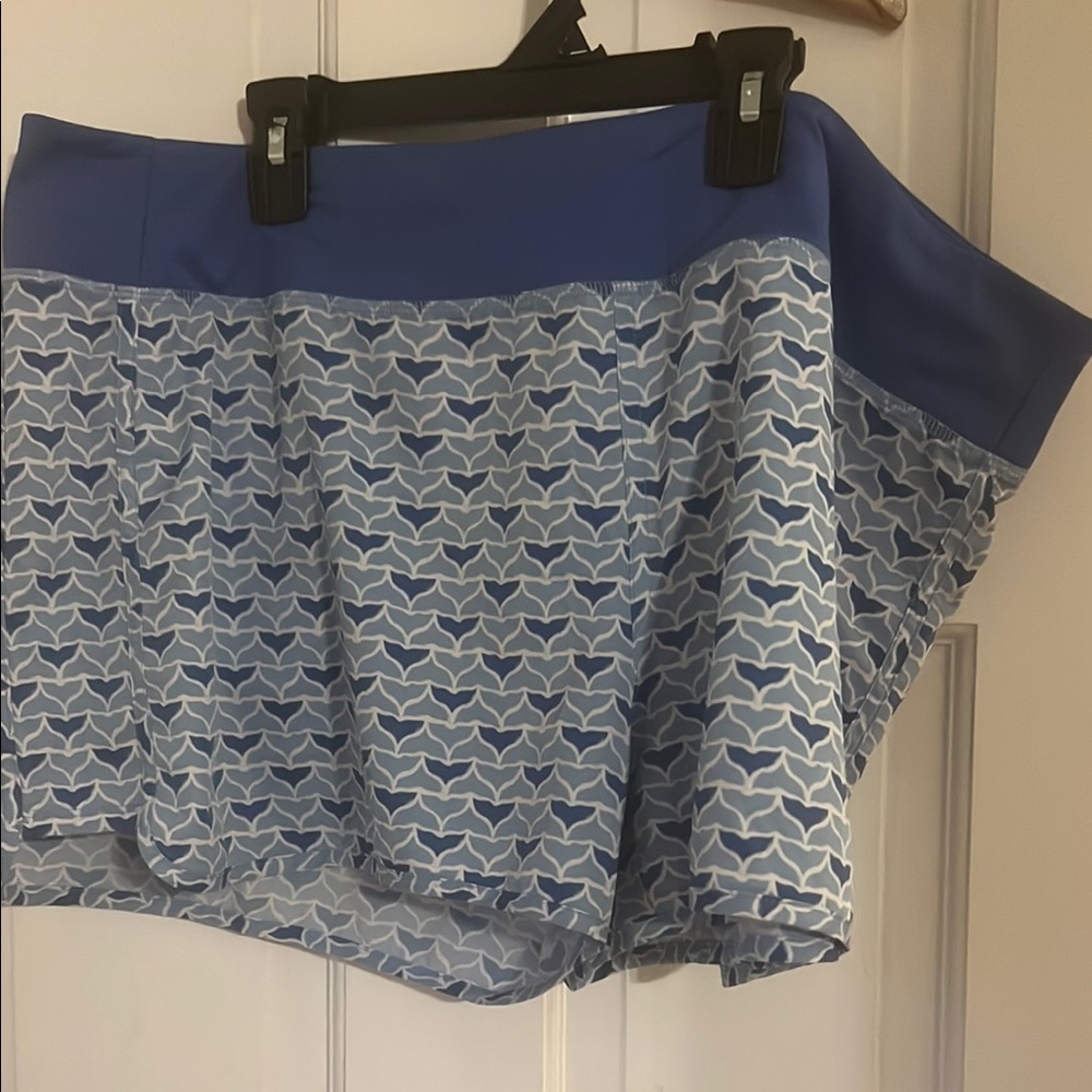 Vineyard Vines - Blue and White Patterned Short